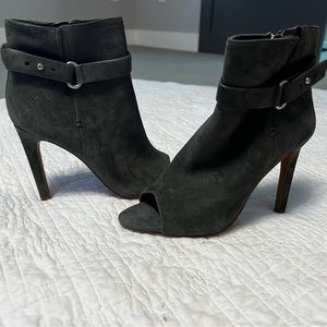 BCBG open toe high heel suede booties-sz 6–NWOT no box